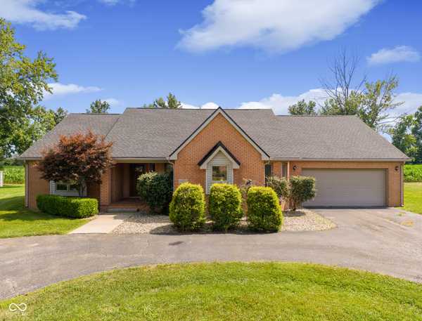 67 Bittersweet CT, Seymour, IN 47274