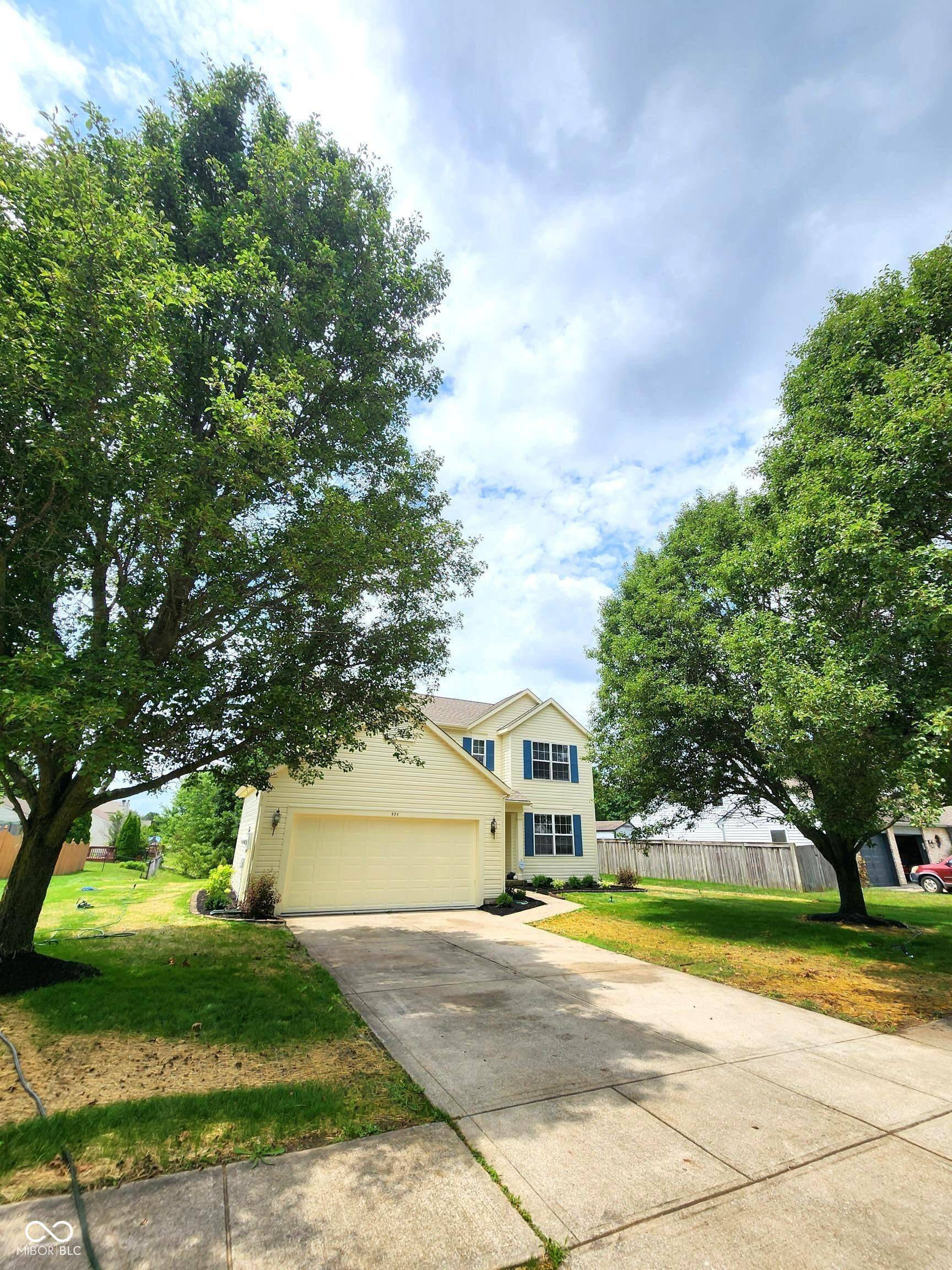 924 Thornwood DR, Greenwood, IN 46143