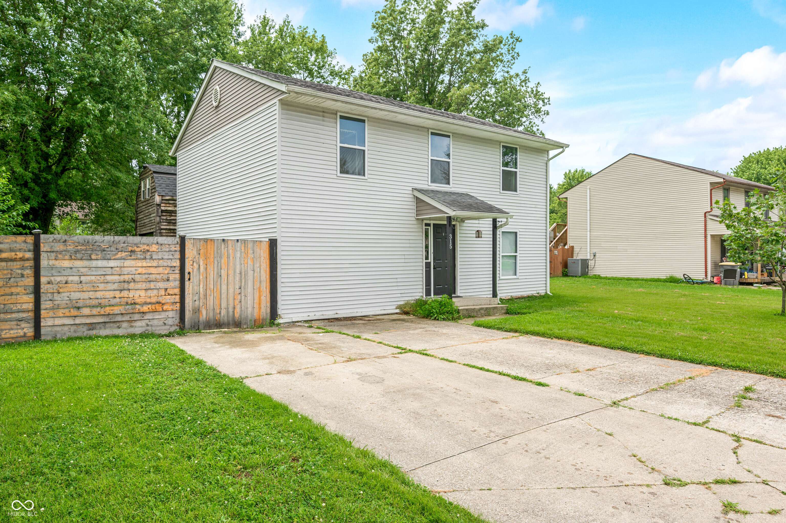 Seymour, IN 47274,315 Glenbrook DR