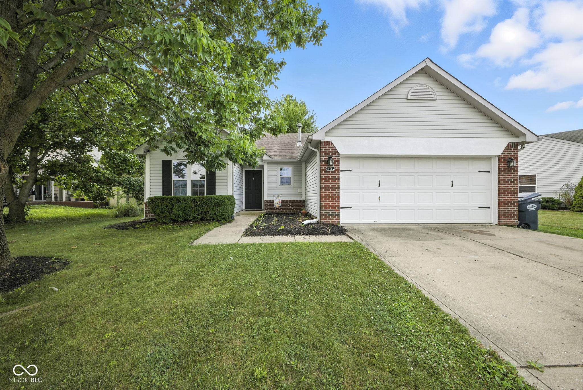 1905 Liberty Way DR, Greenwood, IN 46143