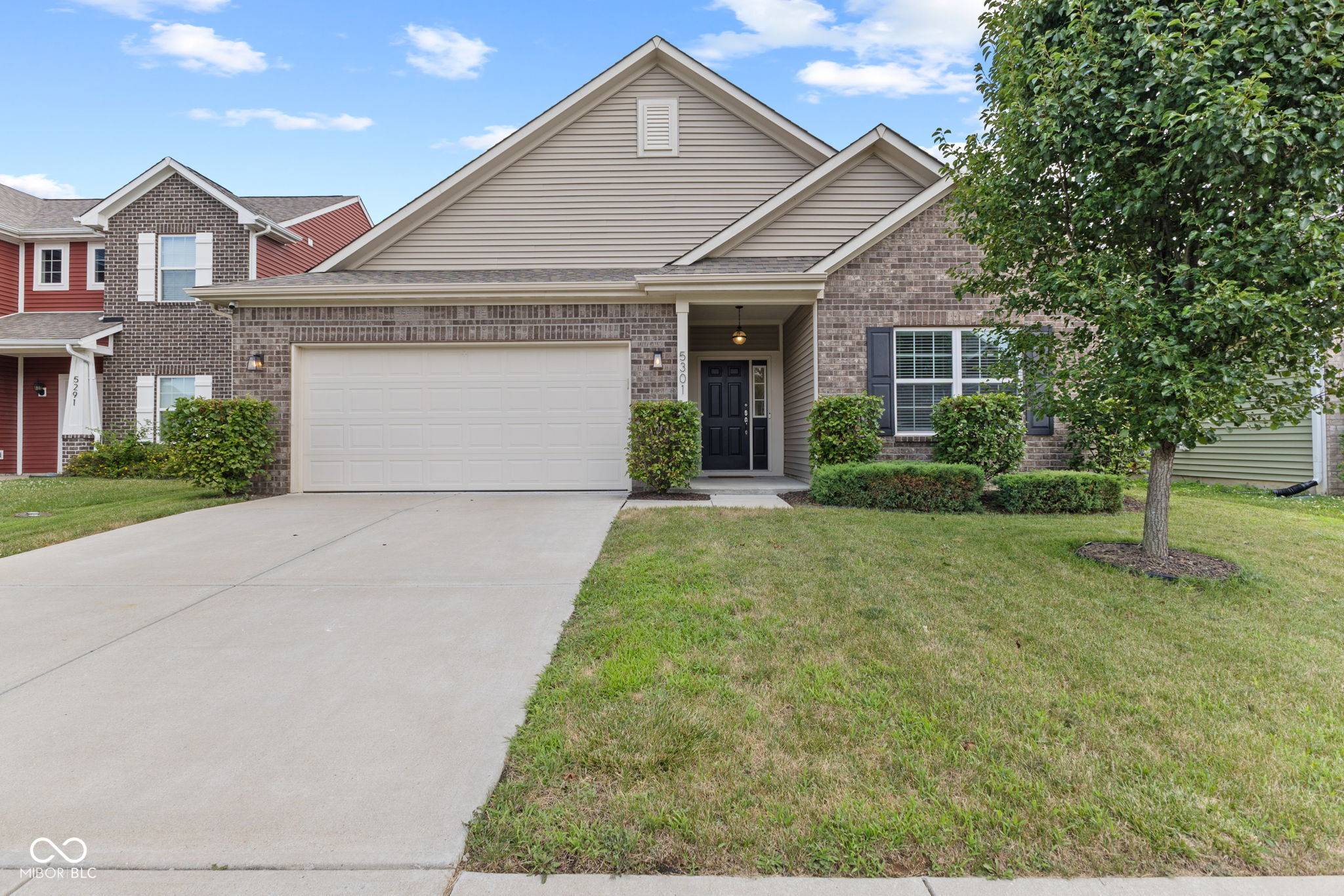 5301 Tanglewood LN, Whitestown, IN 46075