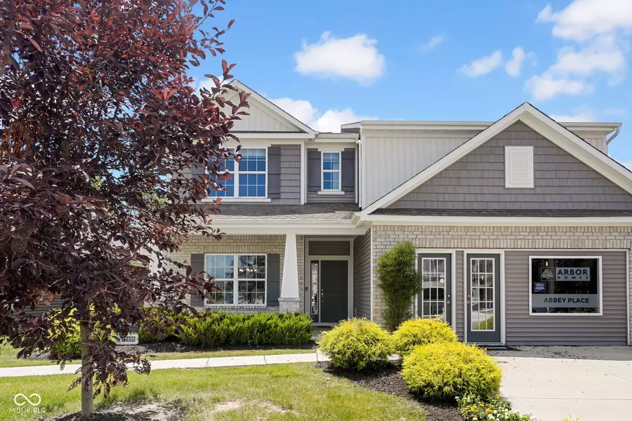 2067 Abbey LN, Columbus, IN 47201