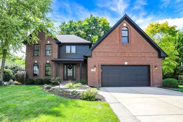588 Walnut Woods DR, Greenwood, IN 46142