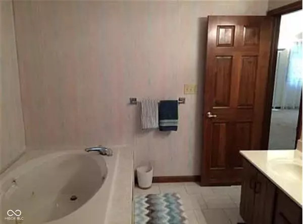 Indianapolis, IN 46229,12212 Huntington CIR