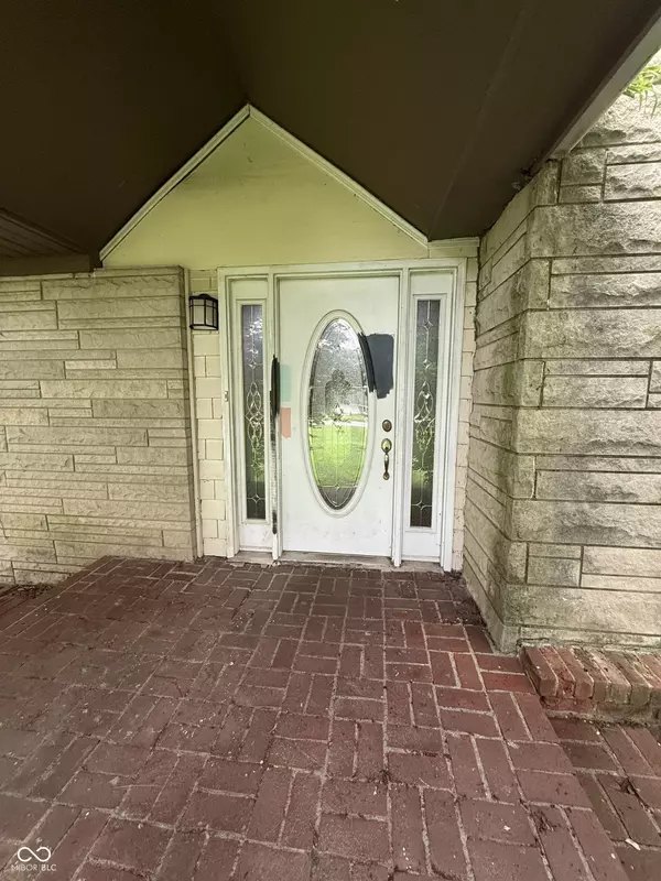 Zionsville, IN 46077,8050 Oak ST