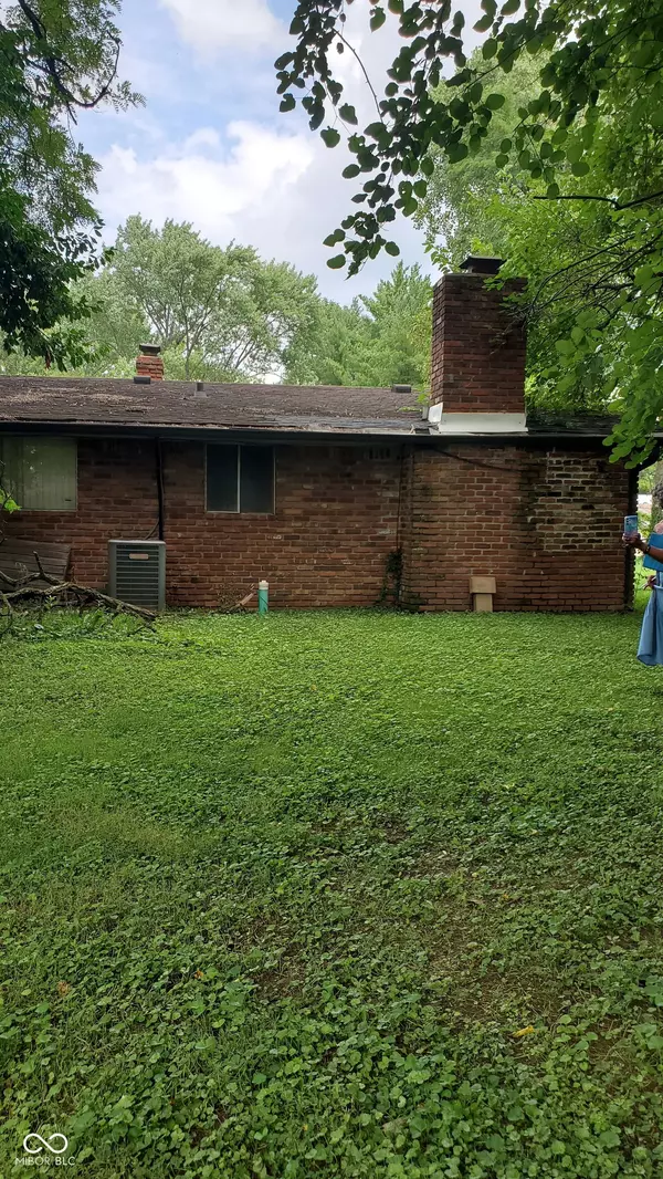 Indianapolis, IN 46228,3215 Vincz DR