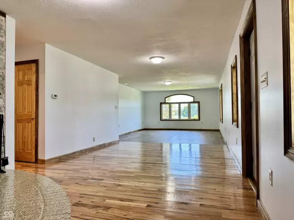 Loogootee, IN 47553,11943 Hopkins LN