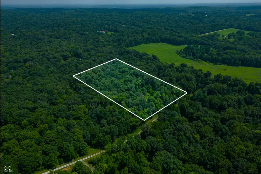 6039 Matlock DR, Columbus, IN 47201