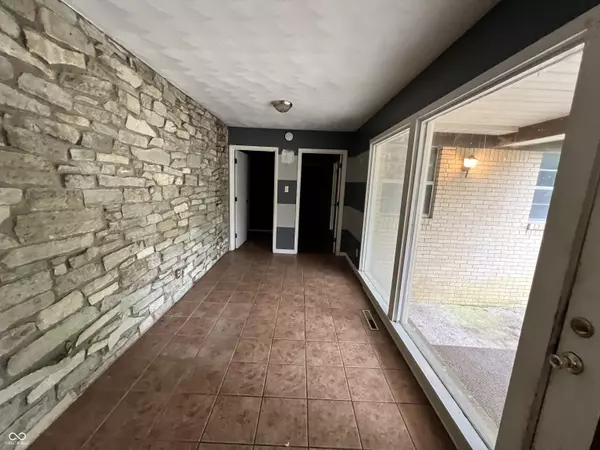 Indianapolis, IN 46260,6321 Wood Knoll LN