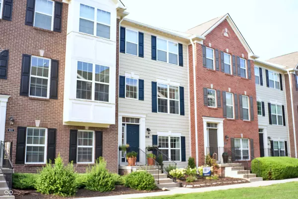 9075 Teaneck DR, Fishers, IN 46038