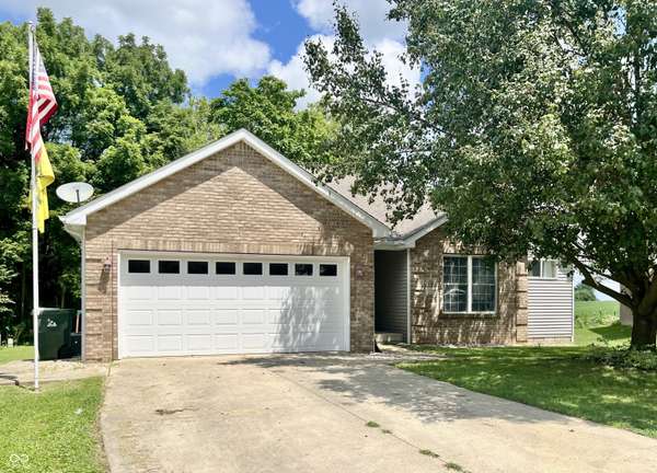 1610 Liberty WAY, Hope, IN 47246