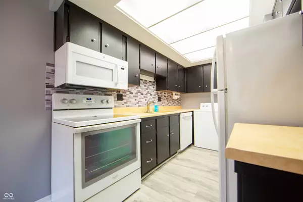 Indianapolis, IN 46227,2712 Palo Verde CT #37B
