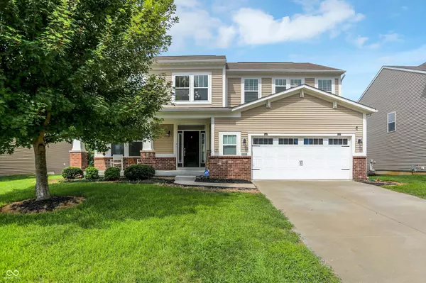 1526 Oakvista DR, Greenwood, IN 46143