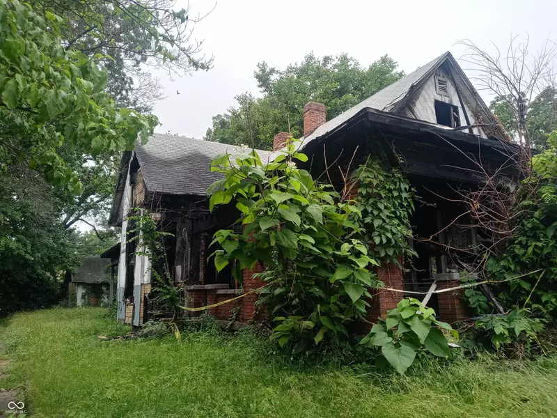 925 S 10th ST, Terre Haute, IN 47807