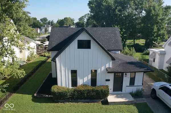 72 W Broadway ST, Greenwood, IN 46142