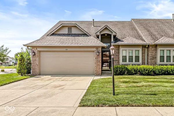 735 Cottage LN, Greenwood, IN 46143