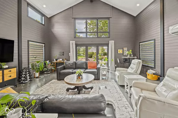 Monticello, IN 47960,8013 N Frazer Beach DR