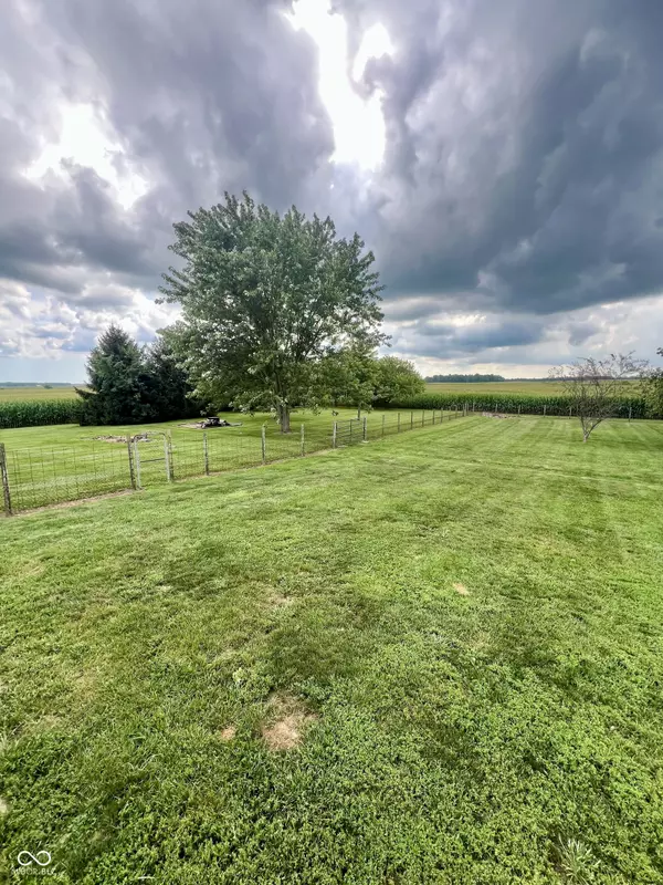 Rushville, IN 46173,7371 S 200 W