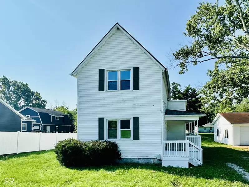 8117 W Cornbread RD, Yorktown, IN 47396