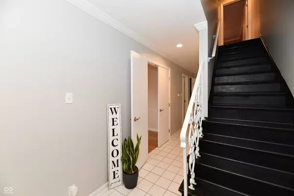 Indianapolis, IN 46260,1113 Canterbury SQ S