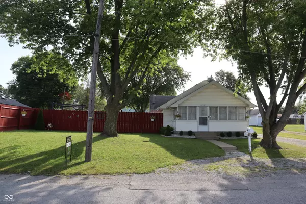521 N Young ST, Frankfort, IN 46041