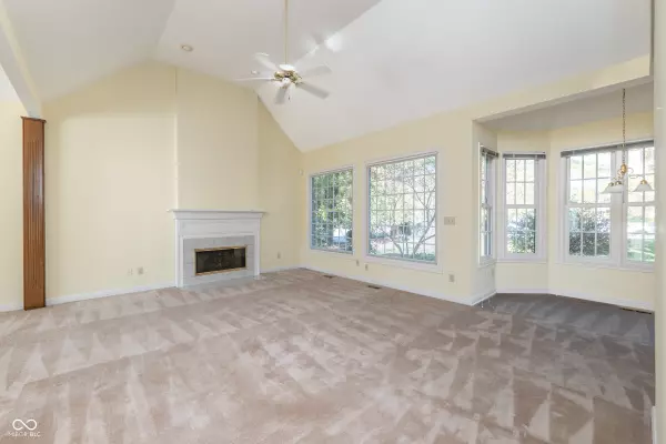Indianapolis, IN 46236,7489 Oakland Hills DR