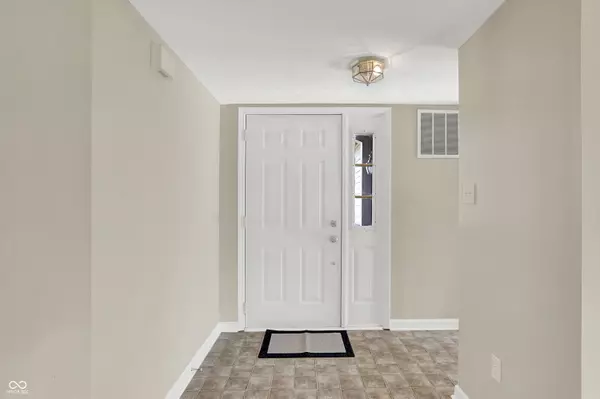 Indianapolis, IN 46268,7532 Crickwood LN