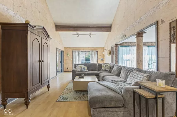 Indianapolis, IN 46222,2836 Granada CIR N