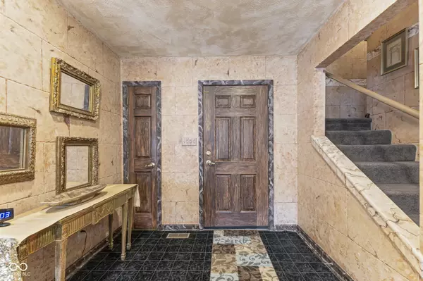 Indianapolis, IN 46222,2836 Granada CIR N