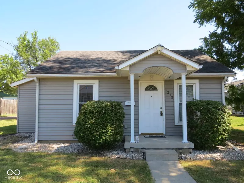 1215 Iowa ST, Columbus, IN 47201