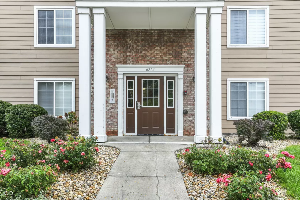 Indianapolis, IN 46237,6519 Jade Stream CT #104