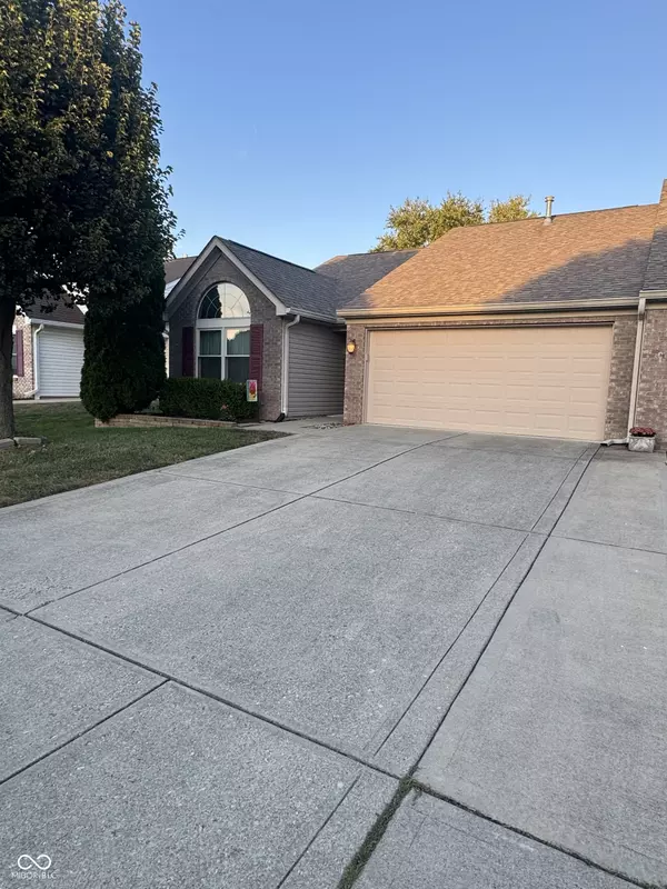 2839 Cadogan DR, Greenwood, IN 46143