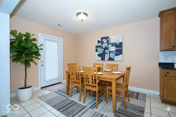 Indianapolis, IN 46217,7732 Silver Fox DR