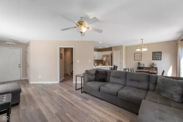 Whiteland, IN 46184,101 Grassyway CT