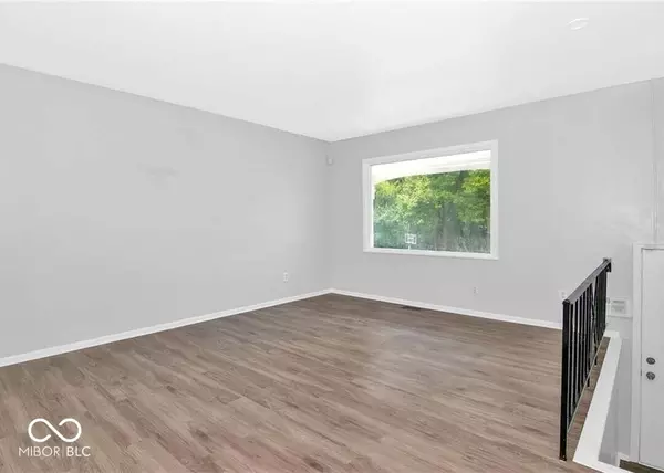 Indianapolis, IN 46235,3955 Delmont DR