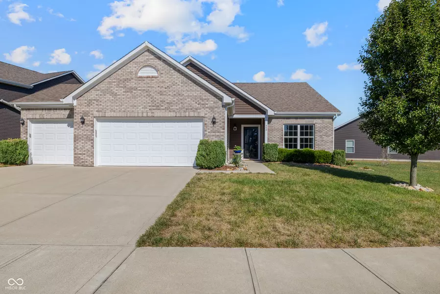 550 Farnham DR, Westfield, IN 46074