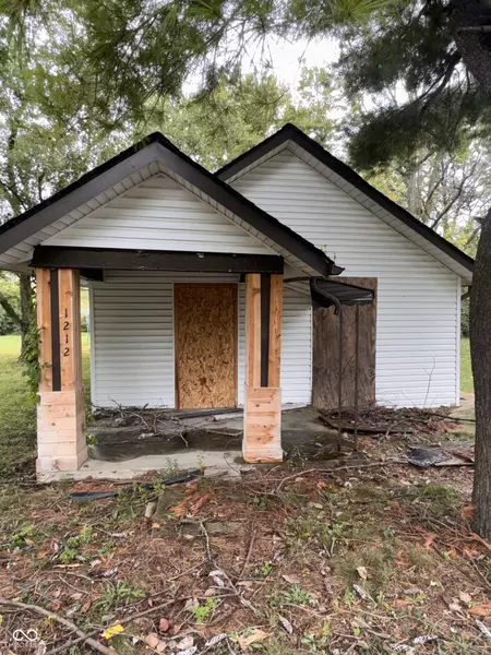 1212 Vandeman ST, Indianapolis, IN 46203