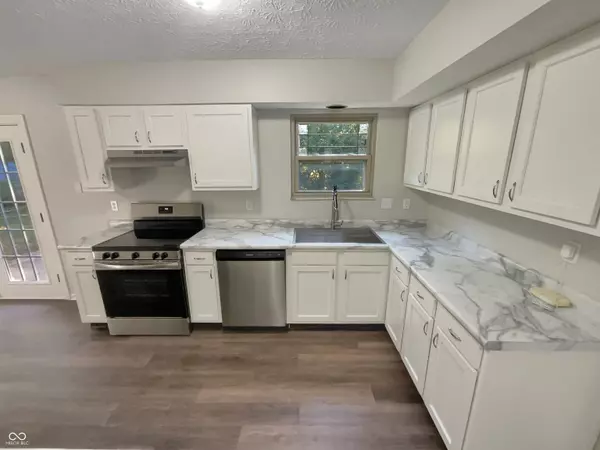 Indianapolis, IN 46254,5765 Liberty Creek DR E