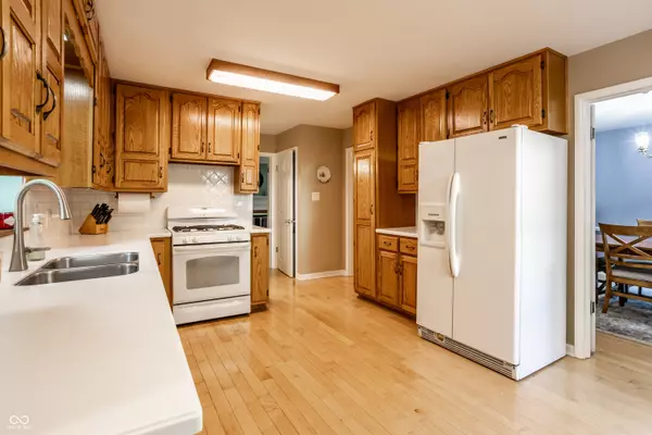 Indianapolis, IN 46260,6833 Mohawk LN