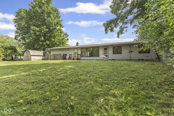 Indianapolis, IN 46221,5832 Norcroft DR