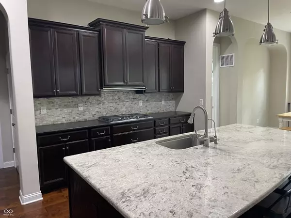 Columbus, IN 47201,3271 Gray Hawk DR