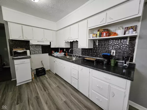 Indianapolis, IN 46201,712 N Linwood AVE