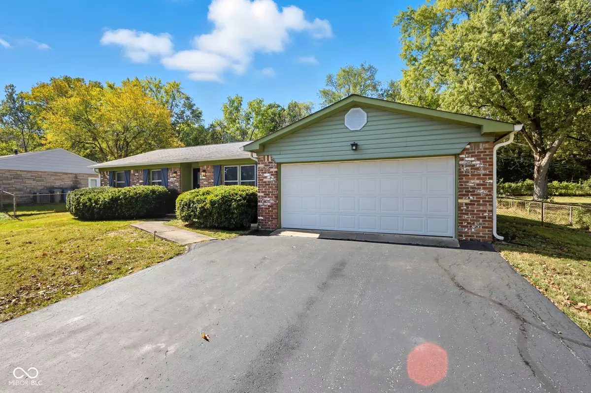 Carmel, IN 46280,10420 Orchard Park DR W