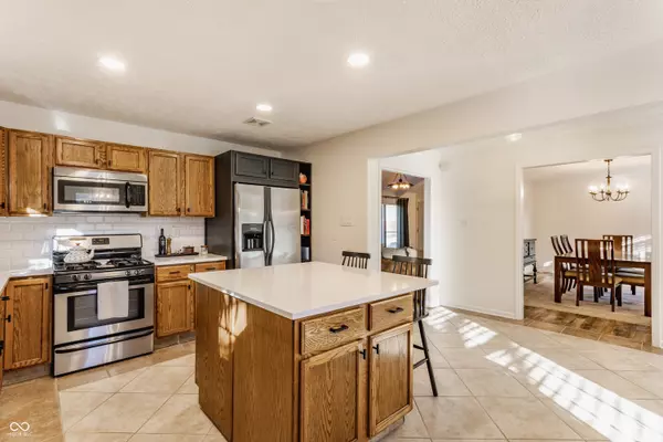 Indianapolis, IN 46268,9242 Holyoke CT