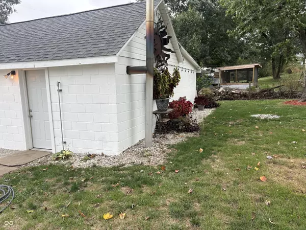 Cayuga, IN 47928,207 W Maple ST