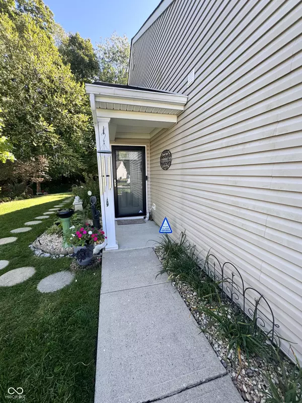 Indianapolis, IN 46217,7327 Oak Knoll DR