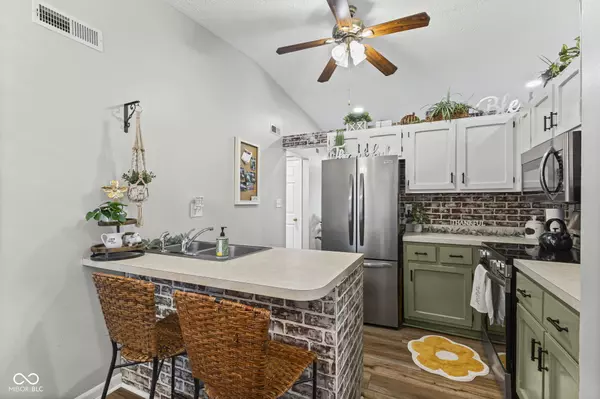 Indianapolis, IN 46227,8124 Sheroak CT