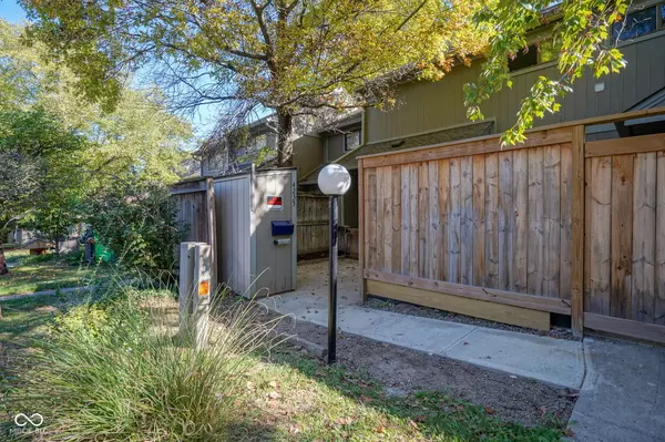 Indianapolis, IN 46237,4235 Foxglove TRCE