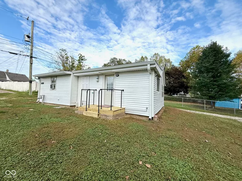 706.5 John ST, Crawfordsville, IN 47933