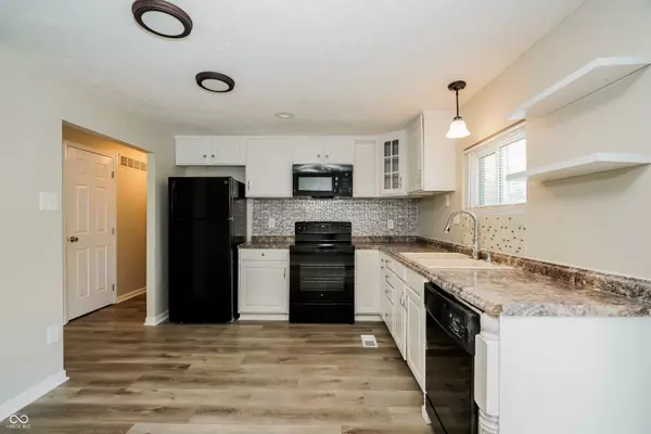 Indianapolis, IN 46237,7516 Inverness DR